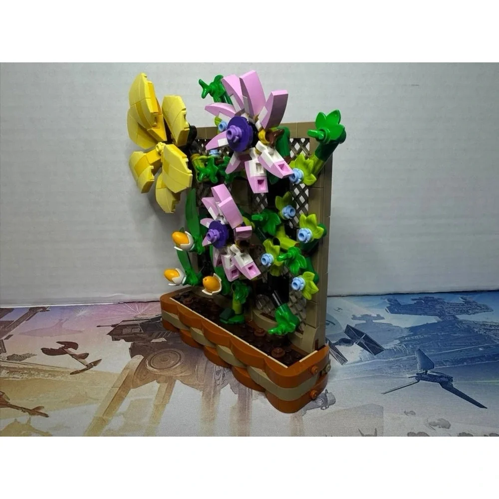 LEGO Botanical Collection: Flower Trellis Display 40683 Complete Limited Edition